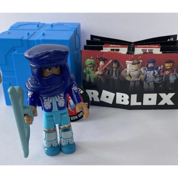 Roblox STAR SORORITY WINTER HUNTER Series 9 Frozen Bow & Quiver Virtual Code Toy - Picture 8 of 10